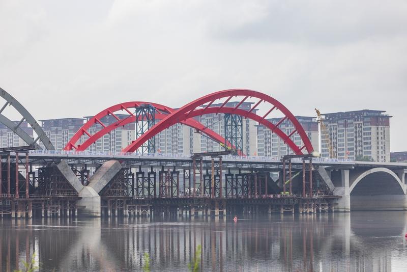 网上有人说四川阿坝红旗大桥垮塌是因为造价工程问题，钢筋没几根还细，贪得无法无天。