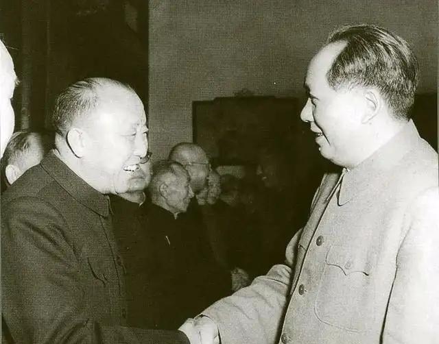 1938年，毛主席问卫立煌：毛驴上山，是先迈左脚，还是先迈右脚？卫立煌听懵了，不