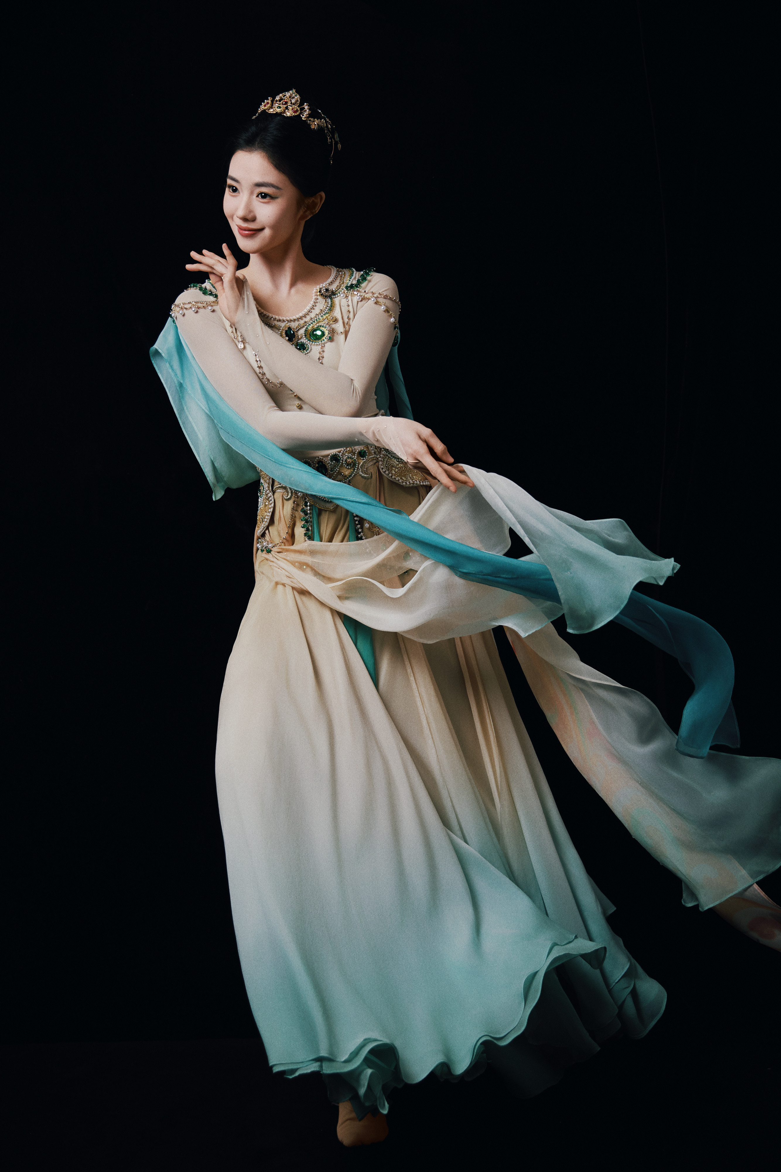 刘浩存✨✨✨飞天神鹿妆化妆：金鹤龙🧏🏻♂️刘浩存刘浩存美运加载中马上妆好运