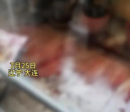 “太瘆人了！”辽宁大连，一81岁独居老太，早晨醒来发现2楼阳台全是血，墙头有颗羊