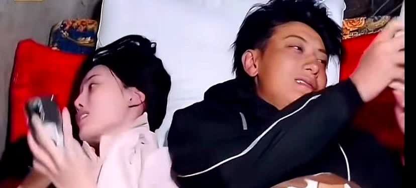看了鹿晗关晓彤才发现徐艺洋黄子韬有多甜徐艺洋：挤死了，黄子韬立马