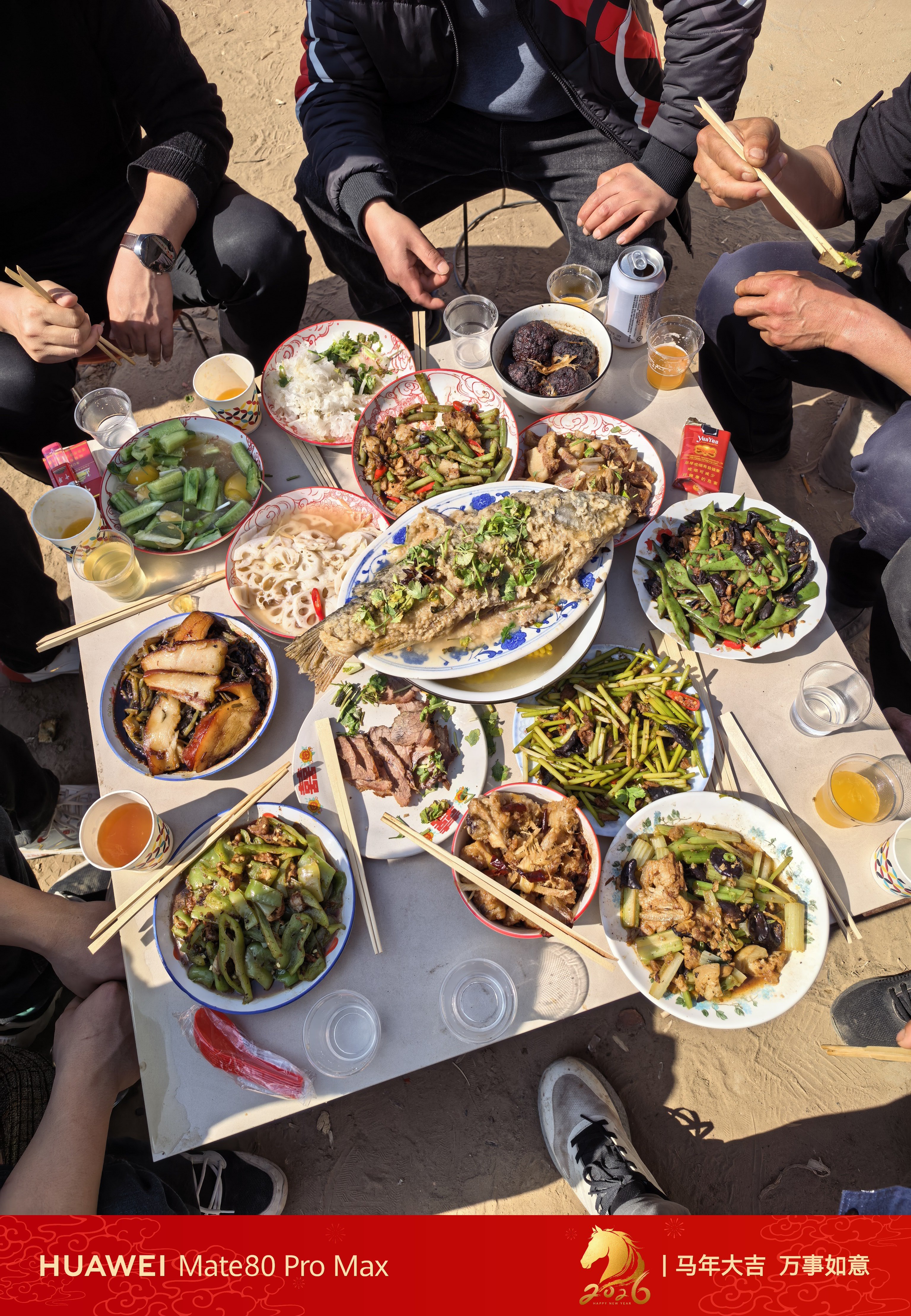 3个姑姑来我家，一家人聚齐吃饭，热热闹闹