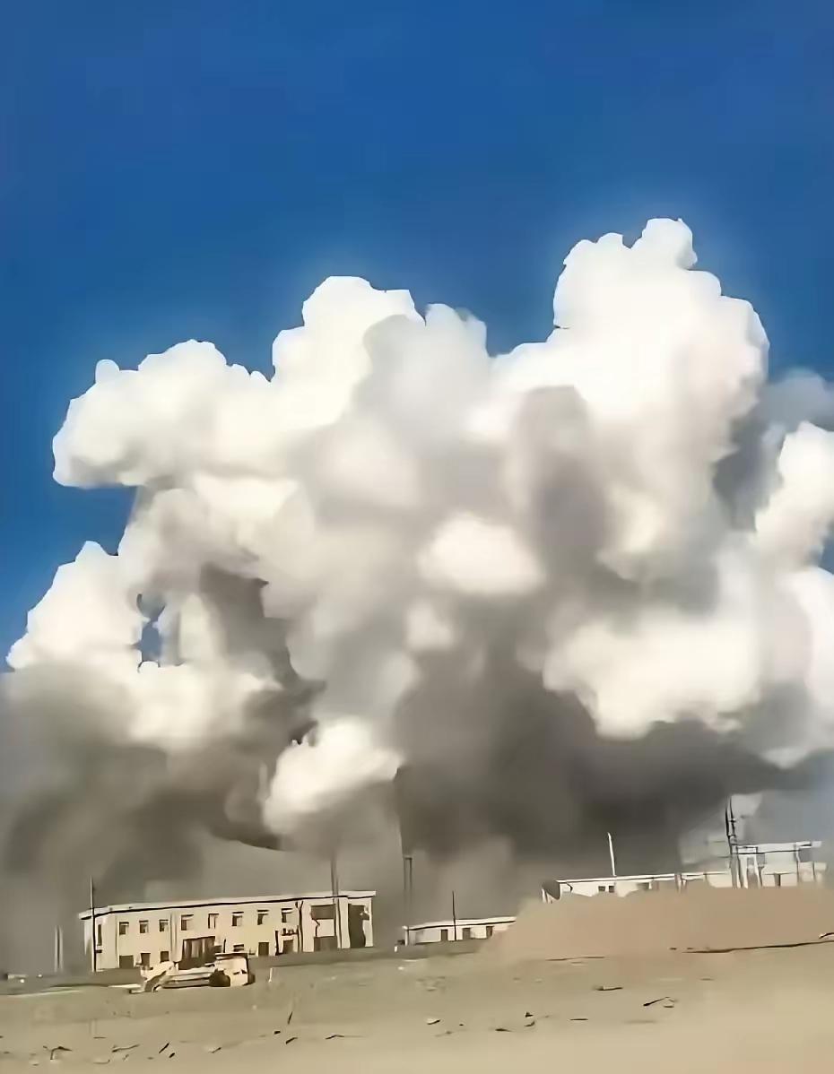 下午事故刚发生时，听说现场没人死亡，心里稍微松了一下。现在救援部门更新了数据