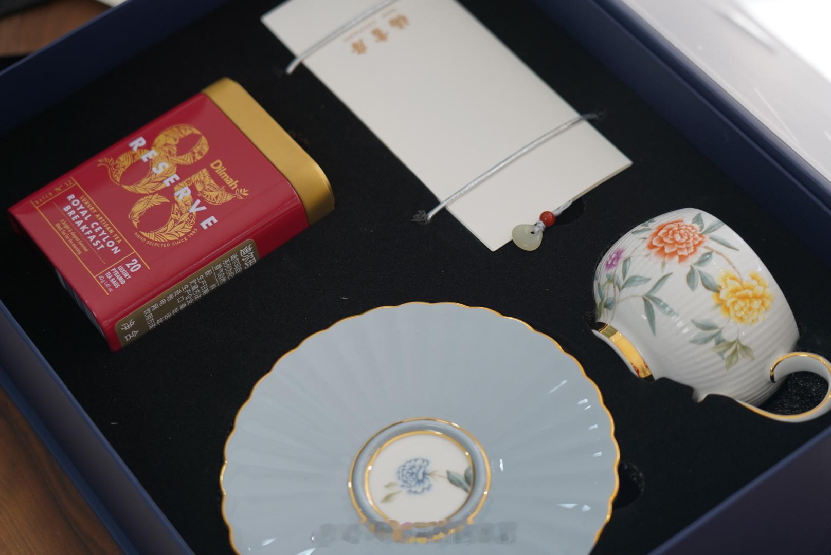 收到享界S9的新春礼盒，是不是只有买9系才会收到？之前买过M7和R7都没收到过。