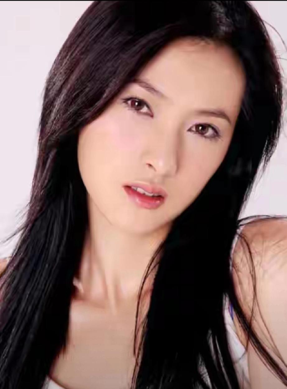 隋俊波：与靳东分手，嫁父亲选中的男人，46岁被宠成公主中戏时期，