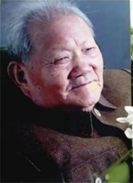 1957年，毛主席在莫斯科住了没几天，就连着两次叫住贴身卫士李银桥，低声交代他：