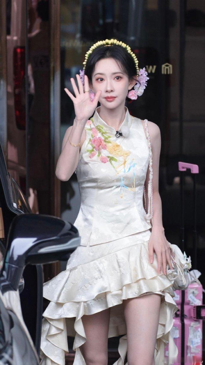 白鹿孟子义造型路透白鹿孟子义造型白鹿孟子义造型路透，新中式好美吧~