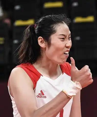 朱婷又赢了，助科内3-0轻取奥兰多女武神！2025年女排世俱杯B