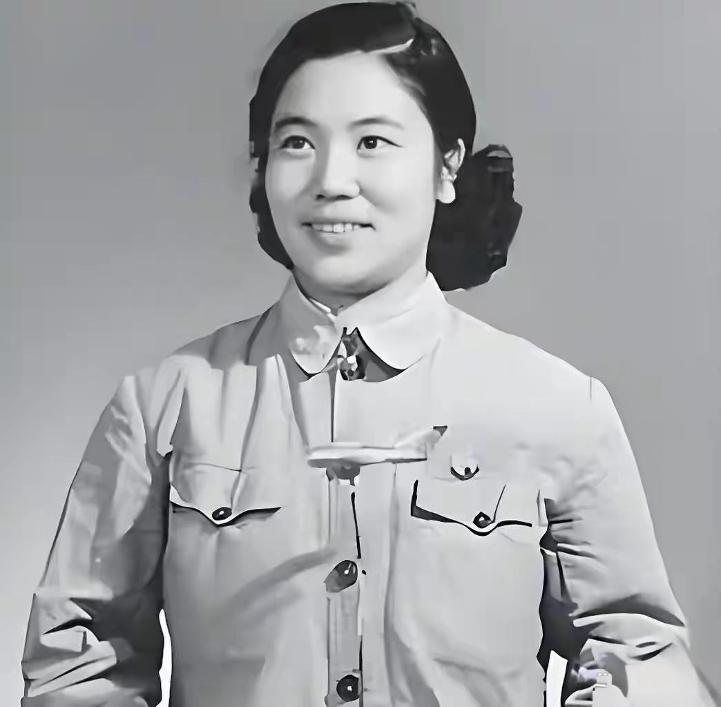 1936年，洪学智看上了女兵张文，谁知，张文却嫌弃洪学智满脸麻子，本想婉言谢绝，
