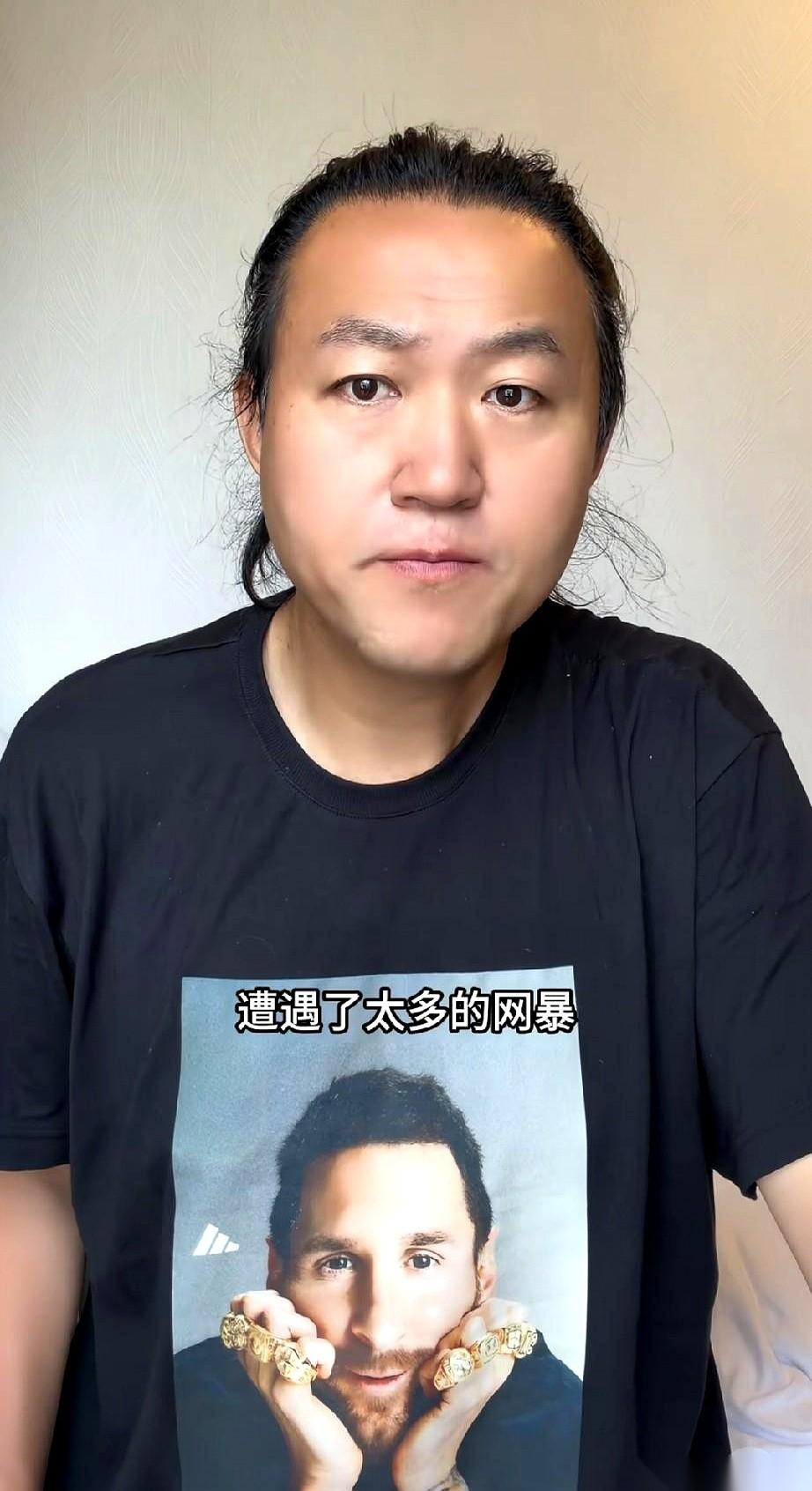 世界杯决赛前，梅西他爸，被医生判了死刑。最多，一个月。消息传到更衣室，天都快