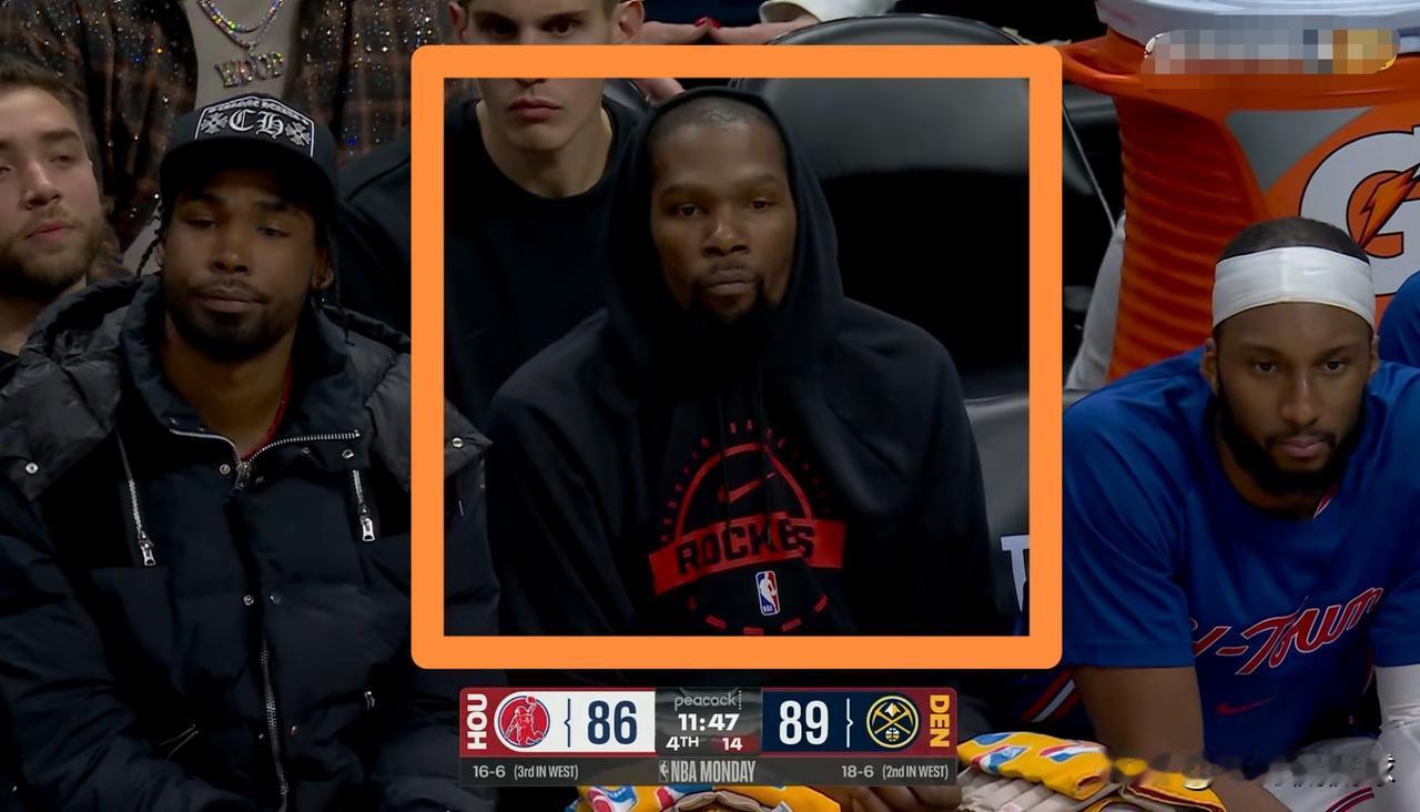 火箭当家球星杜兰特真是满怀焦虑！在今天进行的火箭和掘金的强强对话中，当时比赛进行