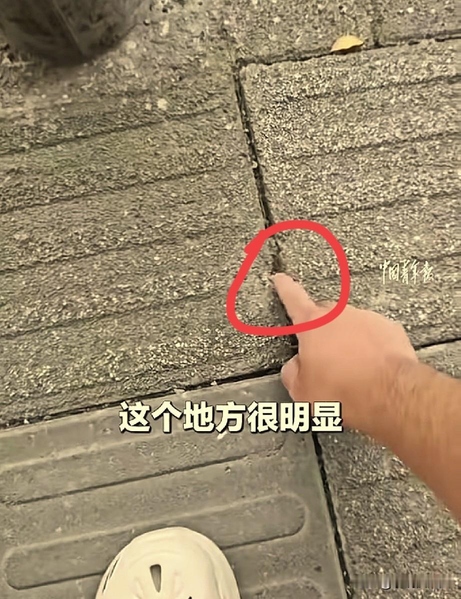 一个电话，间接“救了”一群人！重庆，一名男子准备去钓鱼，走着走着突然听到地面