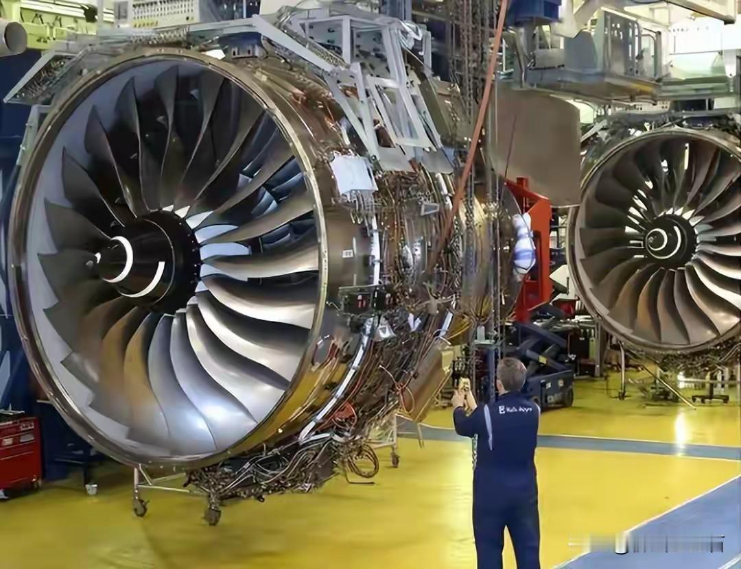 航空发动机里，铼可是关键角色。它是涡轮叶片的重要加持剂，能让合金更耐烧耐拉。全球