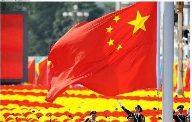 中国出现了一个怪相，我们现在变得比以往都要强大，但是美国欺负我们，日本欺负我们，
