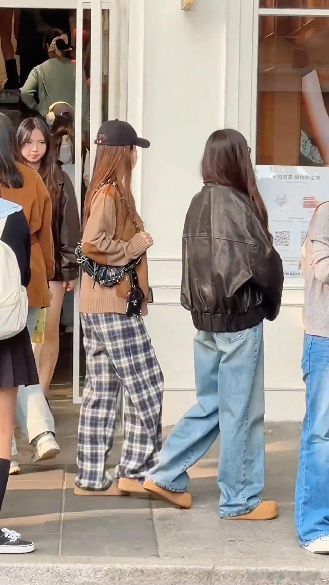 angelababy和闺蜜逛街偶遇angelababy和闺蜜逛街angelaba