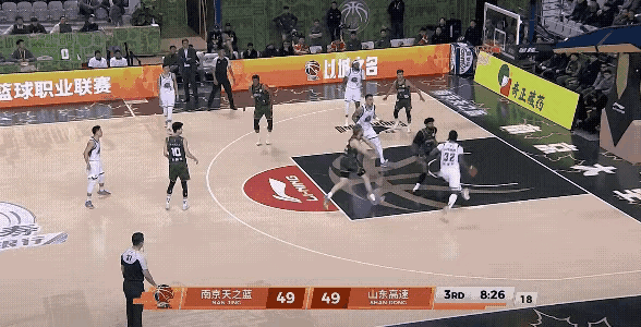 有人说邱彪被罚下去没有什么冤枉的，必定都怒摔球衣要干裁判了。但看了比赛的都知道，