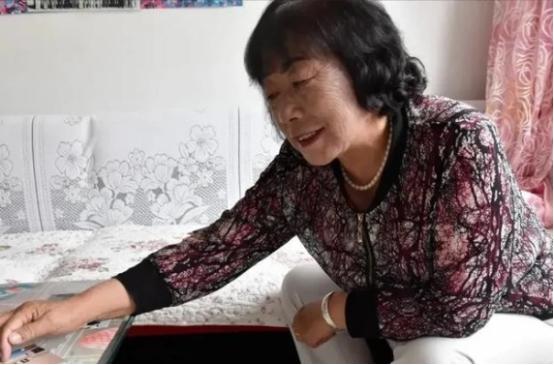1987年，内蒙1男生考上大学，向女老师报喜，女老师高兴的从兜里掏出20块钱，塞