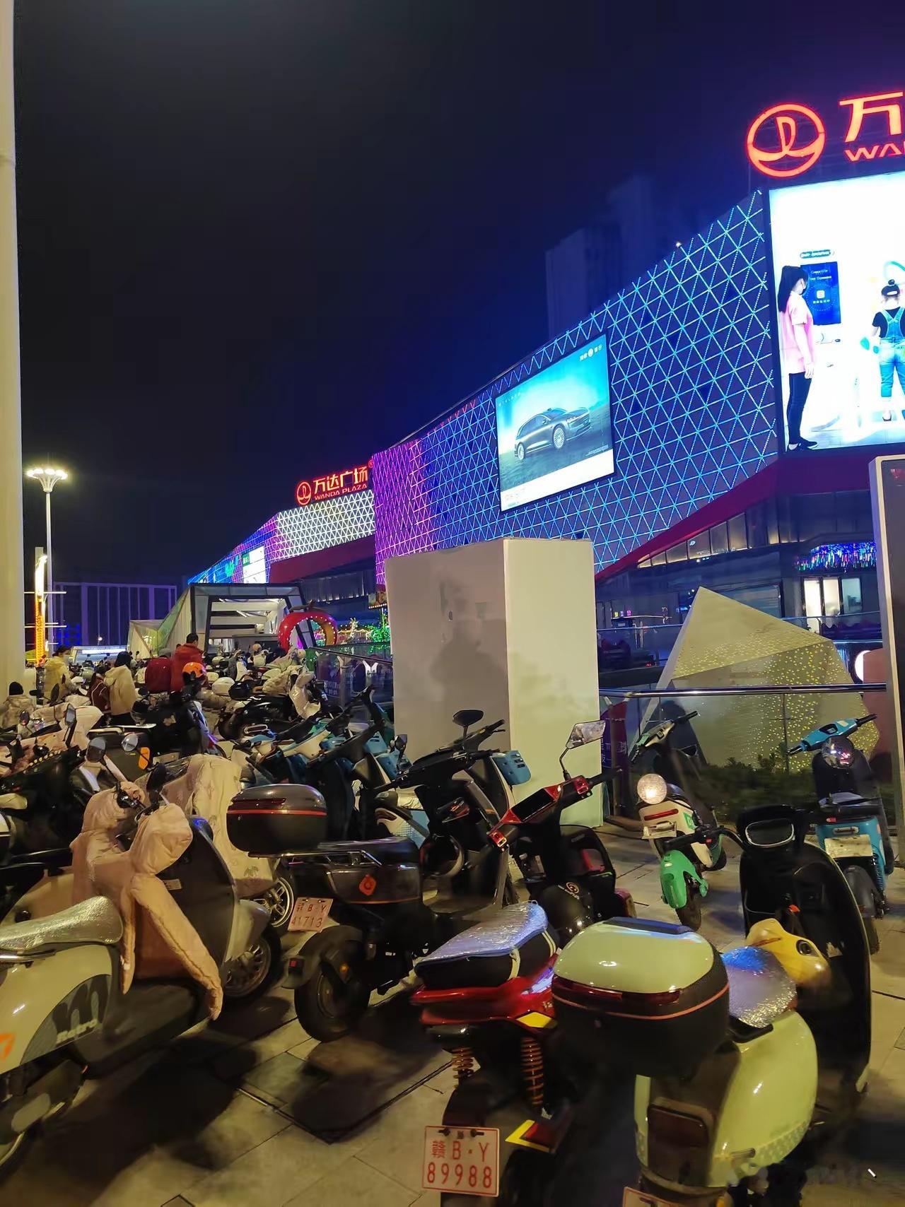 湖北某镇一烟花爆竹店起火爆炸，导致12人死亡！前几天8人，这也没过几天，加起来2