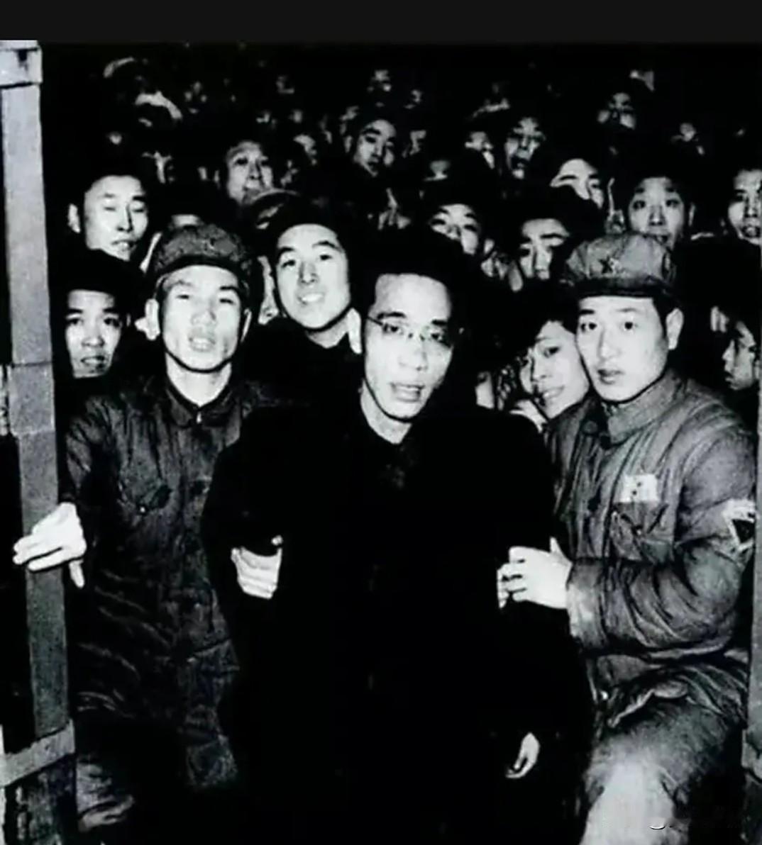 抗美援朝夺命假药案！上海滩老板用烂棉花坑死数千志愿军，毛主席怒判死刑195