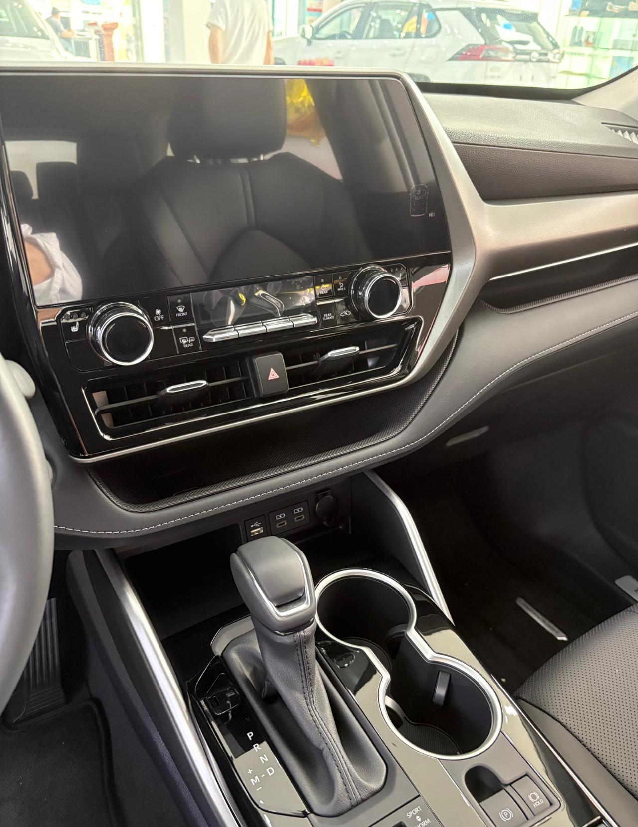 其实可以看到原来的日系三剑客，丰田，本田和日产，为什么会走到今天各自发展到完全不