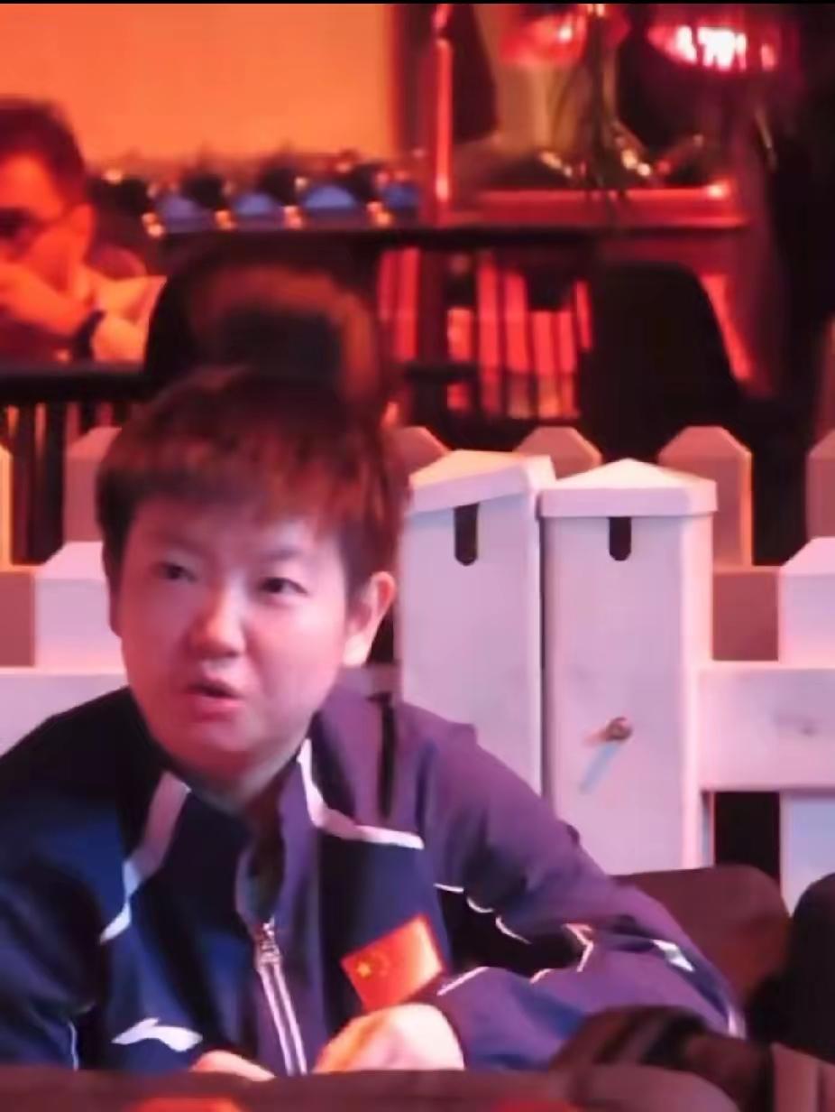 莎莎这几个表情包把人笑不活了！刷到莎莎这几个表情包时，被她先怒后笑的神情笑不活