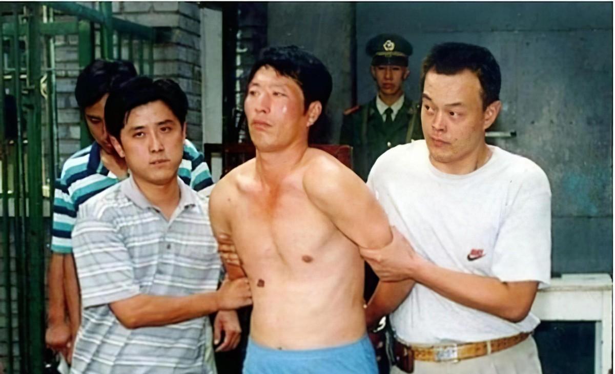 白宝山1998年被判处死刑，他的情人谢宗芬入狱七年，出狱以后为何再次前往新疆？