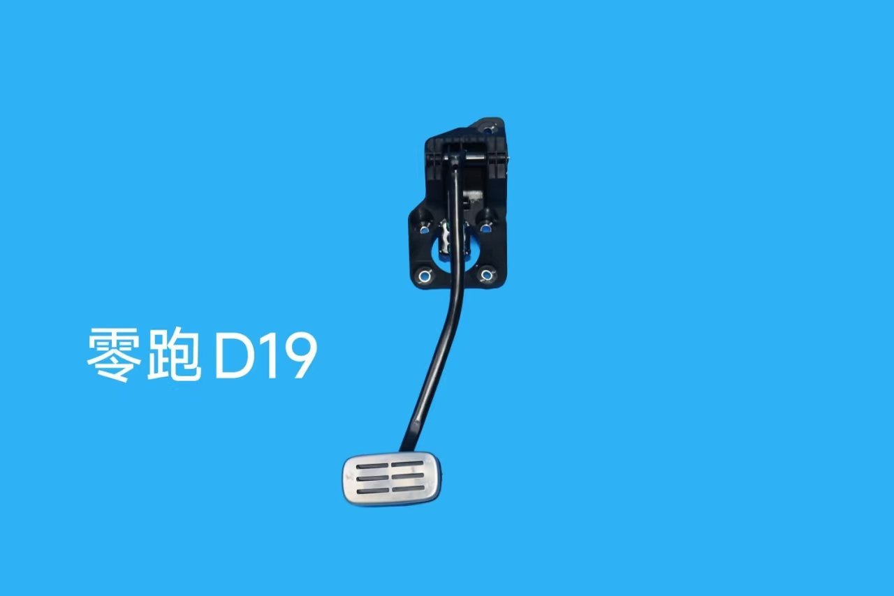 博主质疑懂车帝刹车测试标准刹车踏板：以前大家都是踩我，今天大家都来挺我。刹车踏板