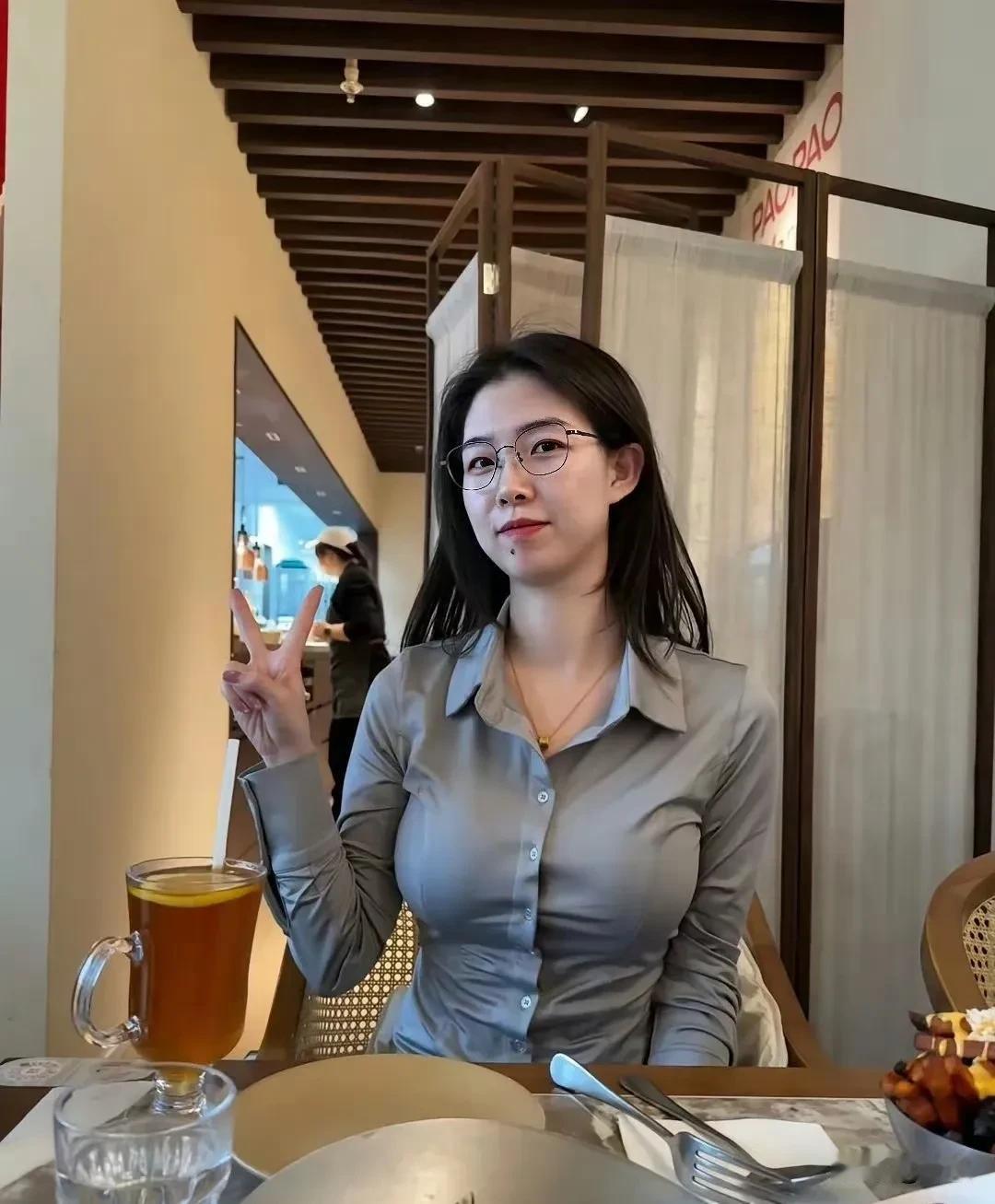 完美的身材和穿搭已经让你忽略了颜值的重要性！你觉得呢？