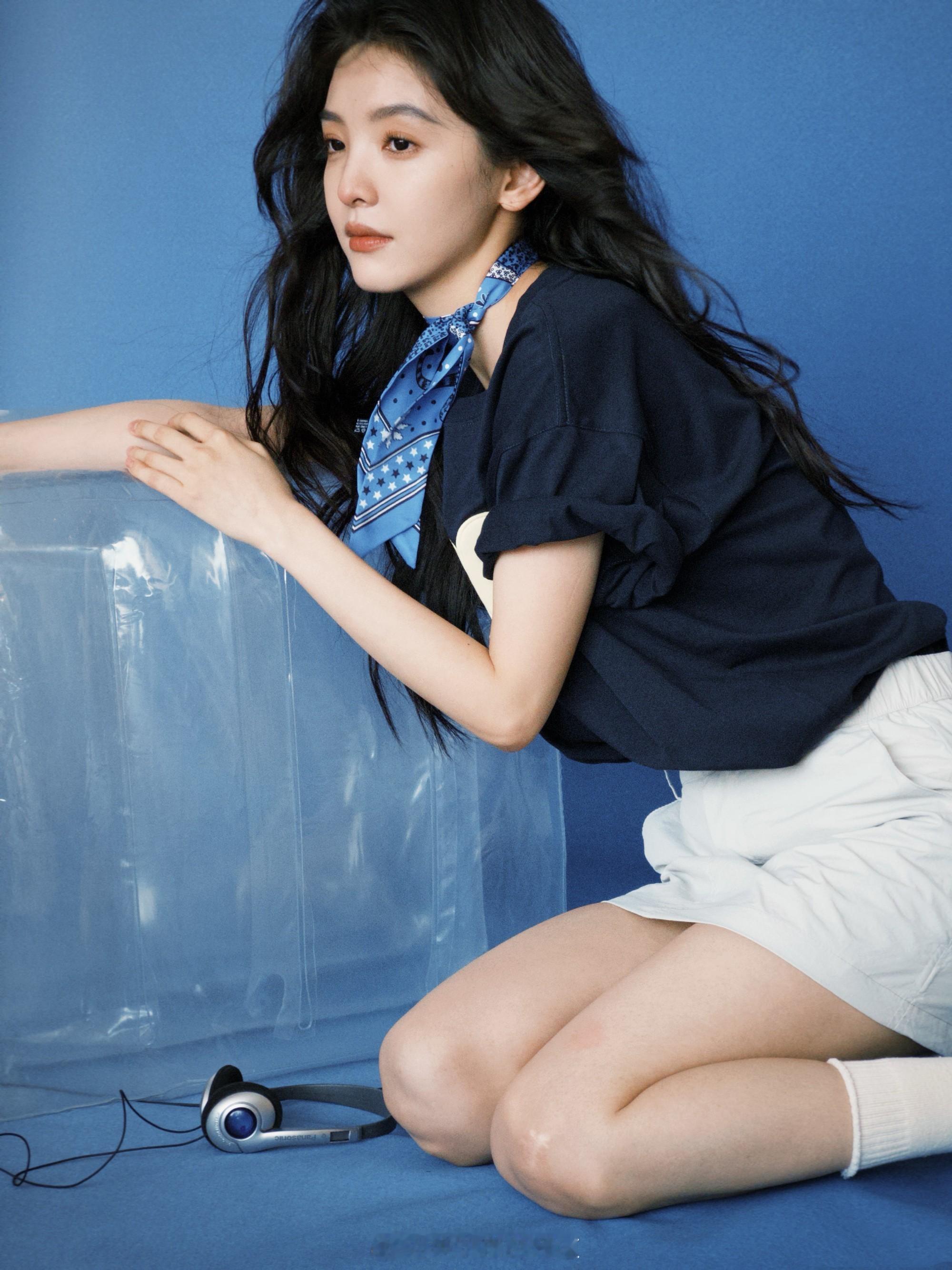 章若楠绚烂的旋律发丝也温柔