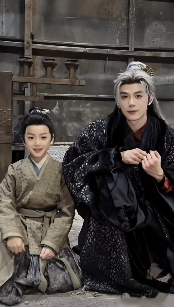 亲手掐死自己儿子，就为了独占一个不爱他的女人。看完《逐玉》我才明白，有些人根本不