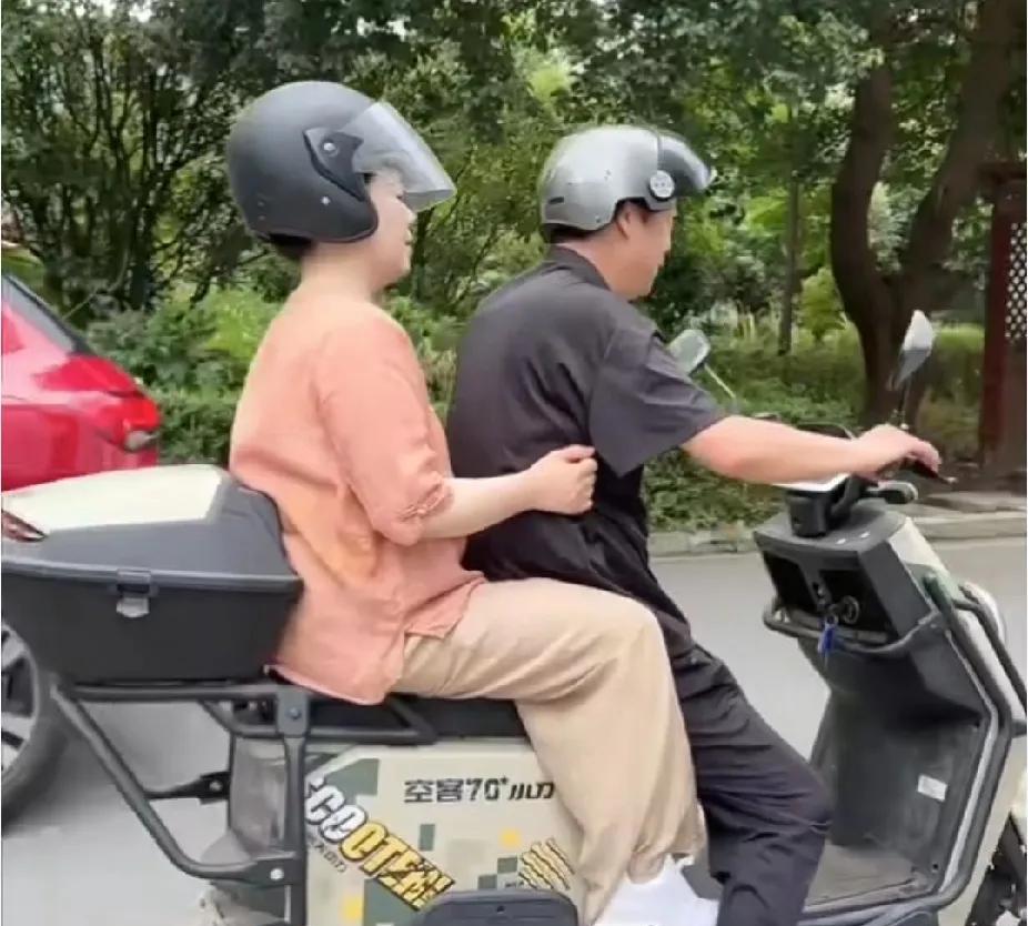 柴桑大姐直播告诉大家，九一户里有乾坤，九一户里有秘密！大姐说：因为52的事情才