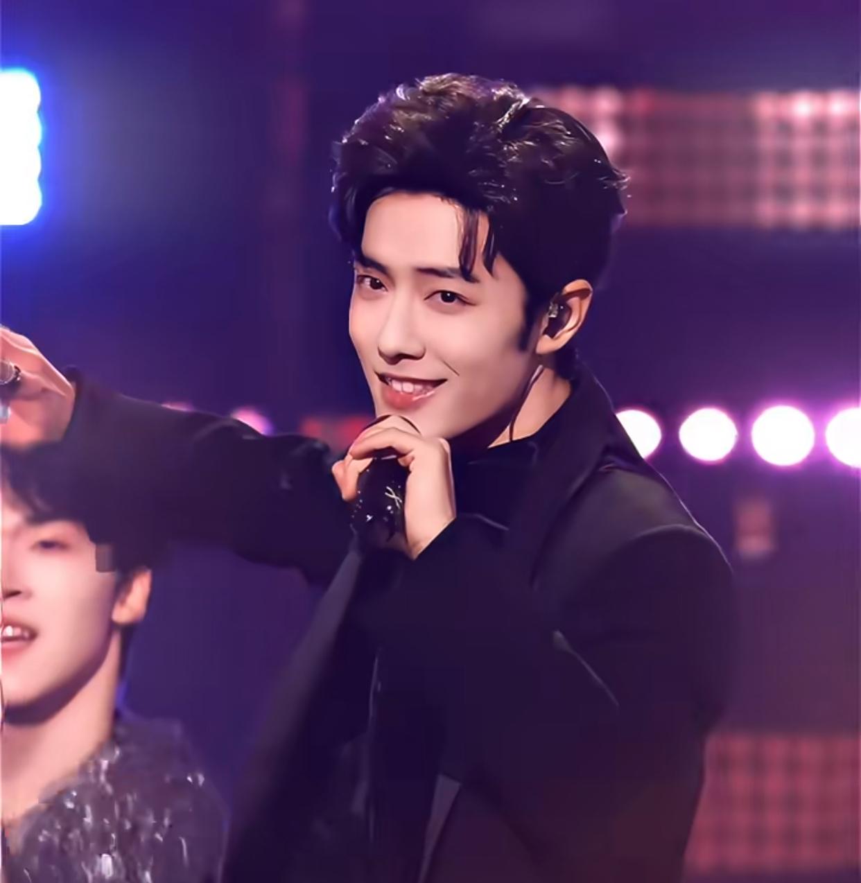 肖战再传好消息，据说大热的网文《十日终焉》影视化男主将由肖战出演，这样算来网