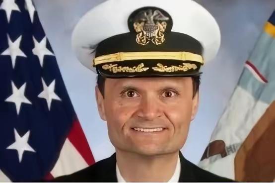 "杜鲁门"号现任舰长卡文·哈基姆扎德(KavonHakimzadeh)是一名伊