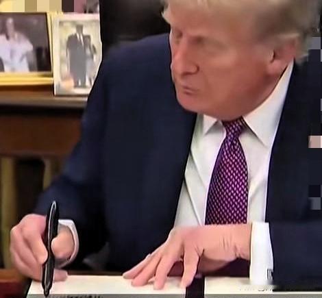 特朗普的脑回路有时真搞不懂这不又放大招了！11月29日，美国总统特朗普宣布