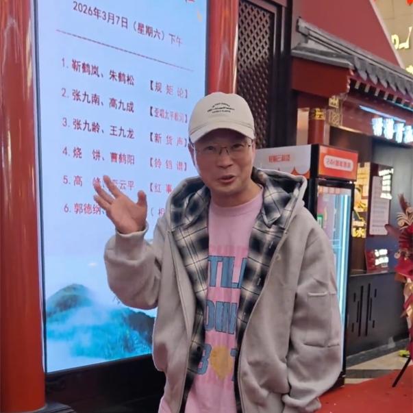 王迅到成都德云社探店，郭德纲亲自接待！对于王迅，观众是非常熟悉的，是不陌生的。除