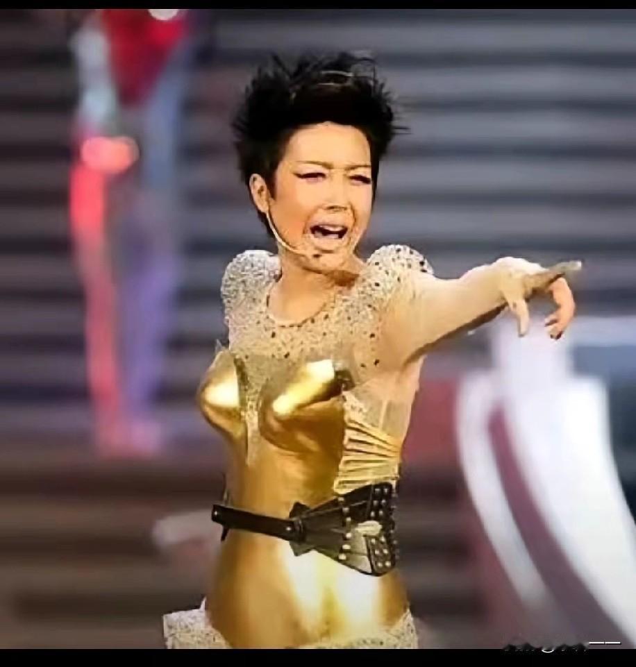 “辣眼睛啊”！[无奈吐舌]八九十年代的那首歌《祝你平安》多火呀，也正是因为这首歌，我