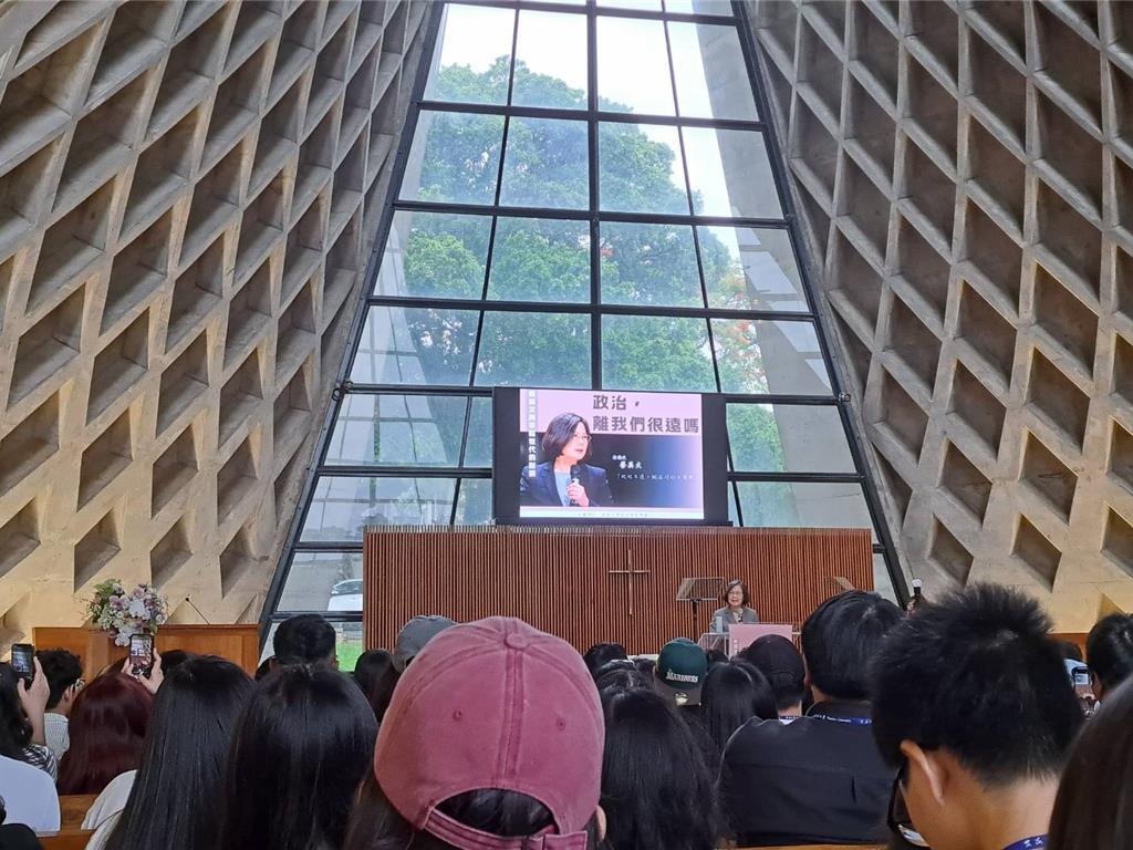 民进党发言人否认台独狡诈蔡英文为民进党解套民进党发言人吴峥今天（5月15日