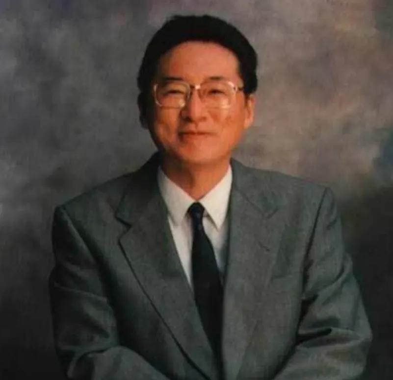 李敖说：“一个人在社会上，礼貌是没有用，谦逊也没用，古道热肠也没有用，忠厚老实也