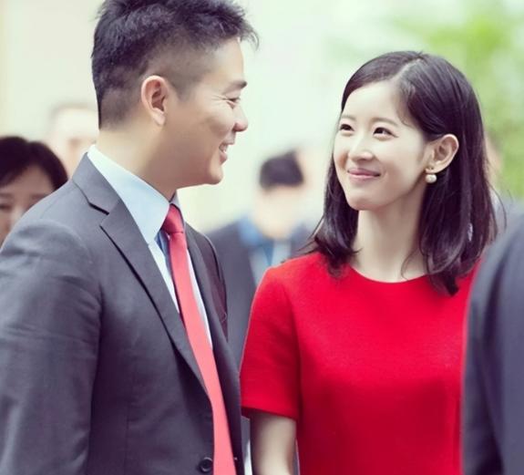 从满眼爱意,到彼此疏离,奶茶妹妹,这些年,经历了什么?最近一次两人在韩国活