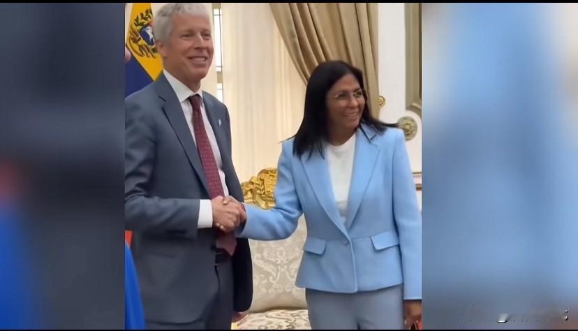 “弱国无外交”的真实写照！哪怕昨天刚被别人抽了大嘴巴子，今天也要强作欢颜，点头哈