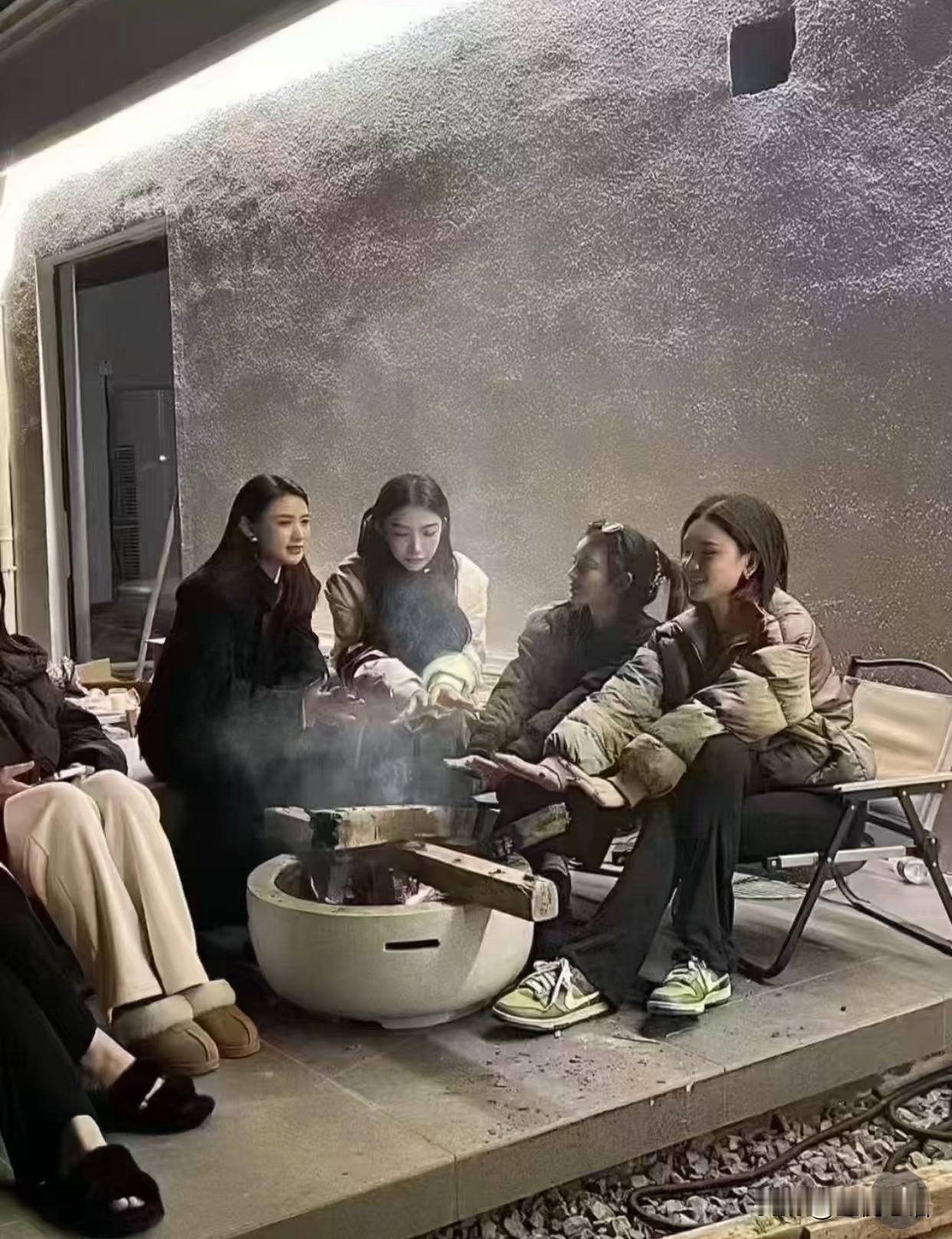 为17岁表的反击鼓掌！这才是鲜活的女孩样✨今天聚餐的名场面，我能记一辈子！