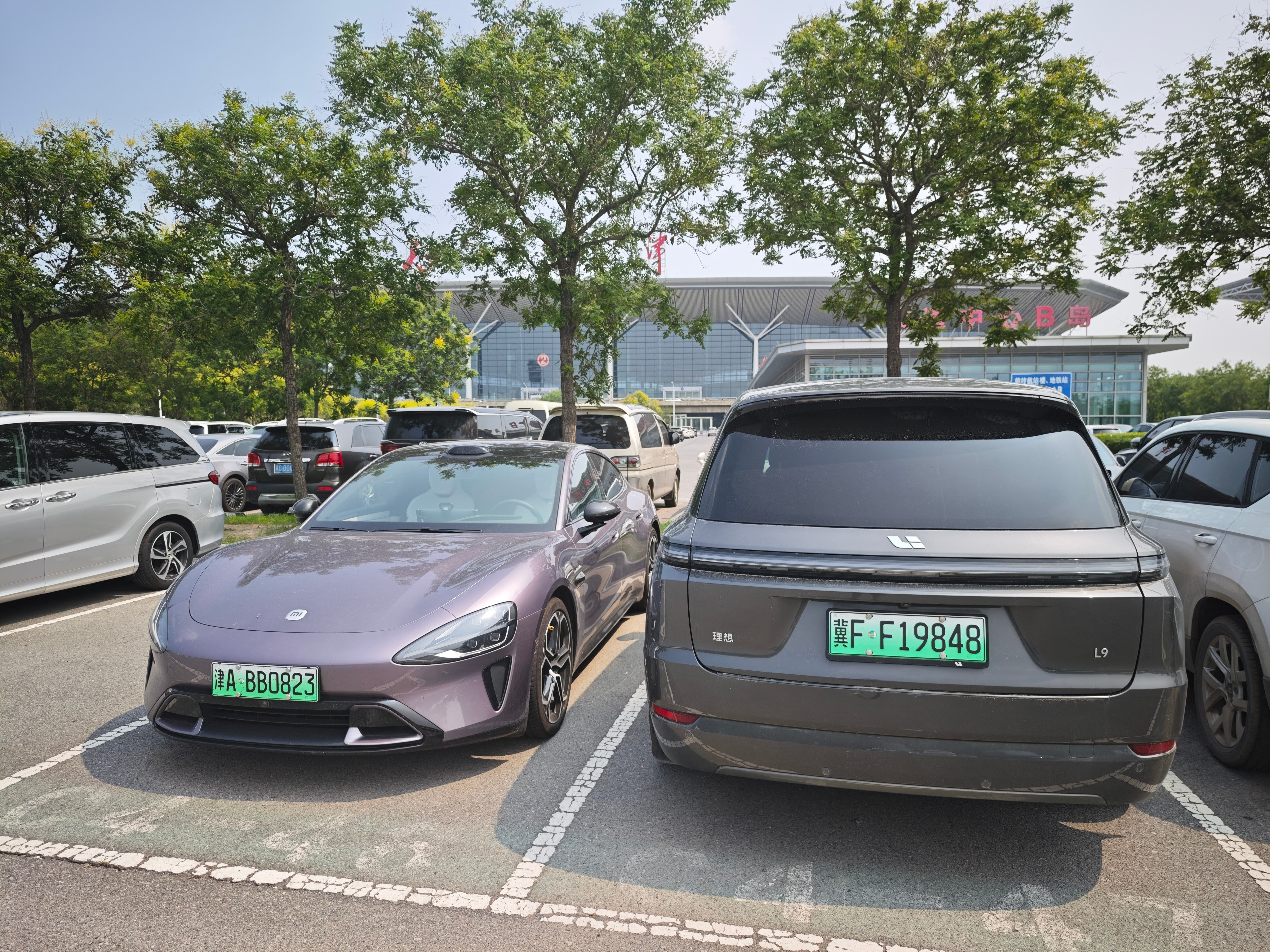 今天我回到天津，车只有3%的电，开回家要24公里，直接开回家其实也可以到，因为有