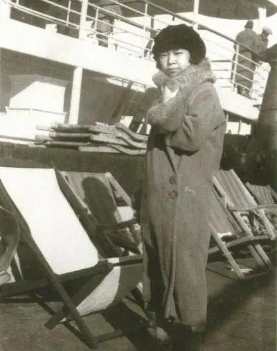 这女子名字叫施旦，她是汪精卫的秘书兼情人1944年冬天，南京一处宅子里，一个