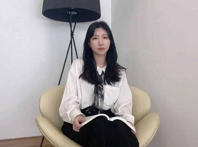 最近有件事挺有意思：浙江大学一下冒出来四位“95后”的博士生导师，清一色都挺年轻