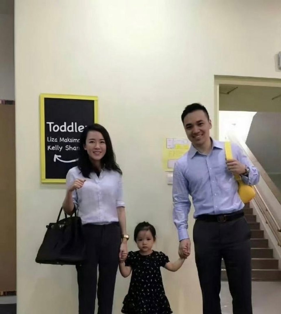 同样三个人，相隔9年。