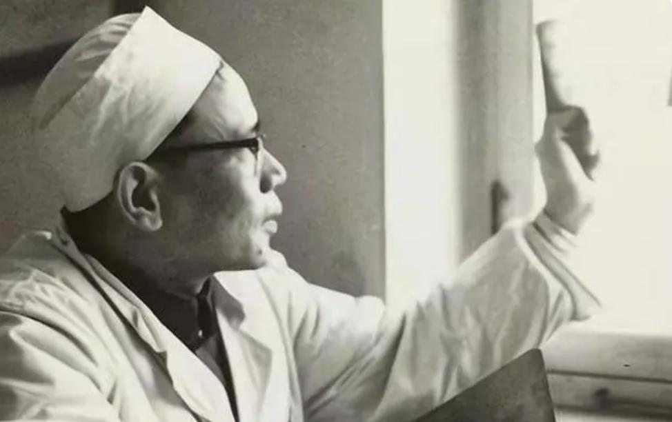 1951年，广西一名医生陈善文被国民党政府判处死刑，就在被枪决前夕，他拿出自己研