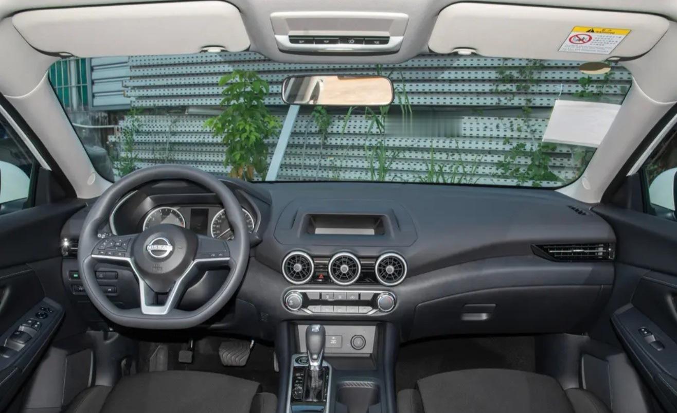 你们感受一下26款轩逸的内饰，25年标配的中控屏在26款1.6L省心版还去掉了，