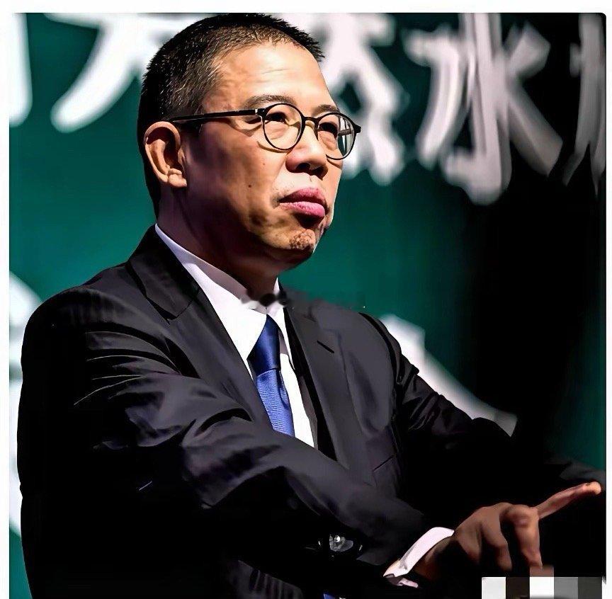 首富钟睒睒，捐款1个亿没有捐给清华，没有给北大。他儿子钟墅子，美国加州大学毕业，