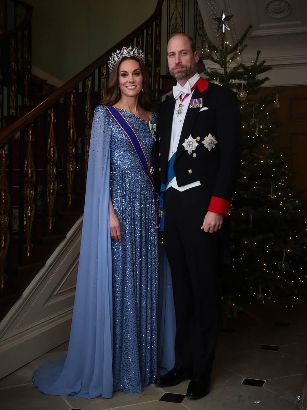 英国威廉王子、凯特王妃最新合照出炉！迎接德国总统到访英国所举办的国宴上，凯特王妃