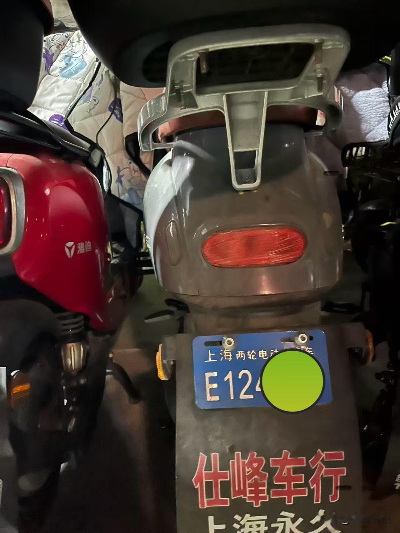 大家平时在小区有没有遇到这样的邻居？你的电车（电动自行车）刚充上电，还没一会,